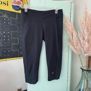 Mountain Hard Wear crop pants/ leggings, size Medium, black